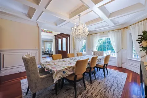 78 Swan Court East Hills NY 11576