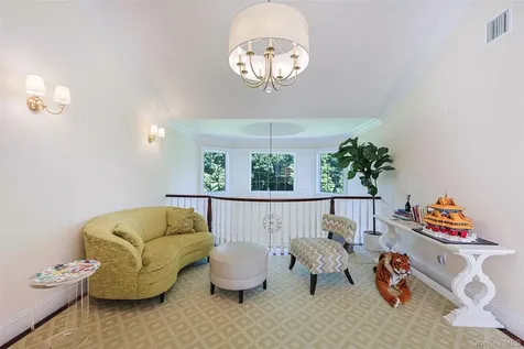 78 Swan Court East Hills NY 11576
