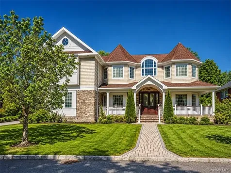 78 Swan Court East Hills NY 11576