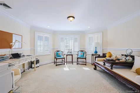 78 Swan Court East Hills NY 11576