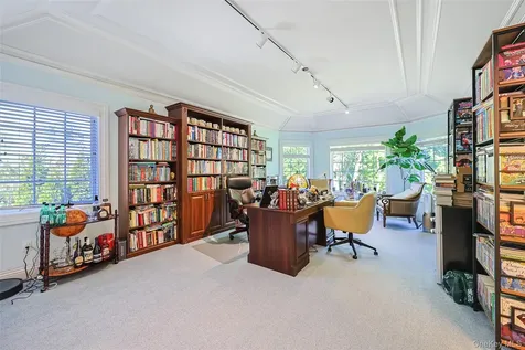 78 Swan Court East Hills NY 11576