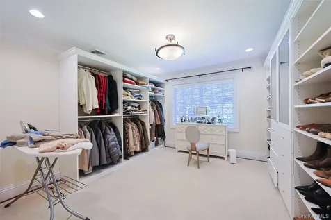 78 Swan Court East Hills NY 11576