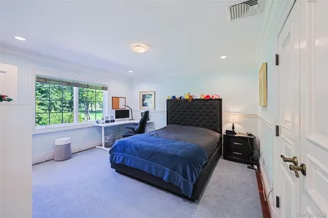 78 Swan Court East Hills NY 11576