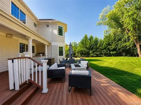 78 Swan Court East Hills NY 11576