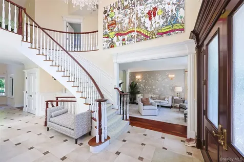 78 Swan Court East Hills NY 11576
