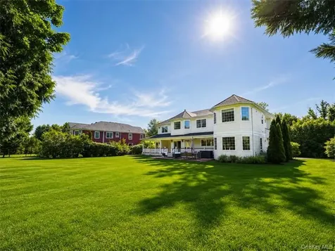 78 Swan Court East Hills NY 11576