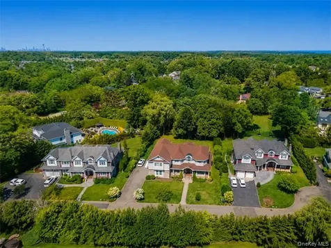 78 Swan Court East Hills NY 11576
