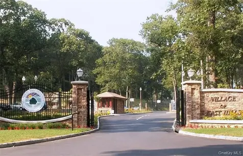 78 Swan Court East Hills NY 11576