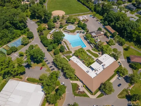 78 Swan Court East Hills NY 11576