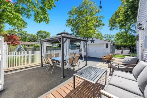 4 Pine Street Holtsville NY 11742
