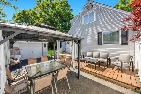 4 Pine Street Holtsville NY 11742