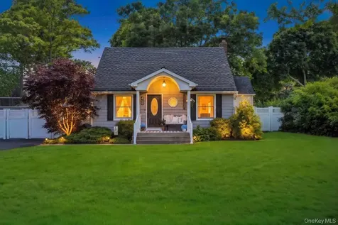 4 Pine Street Holtsville NY 11742