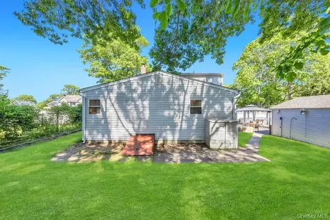 4 Pine Street Holtsville NY 11742