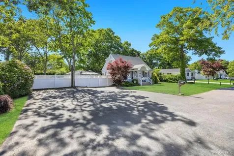 4 Pine Street Holtsville NY 11742
