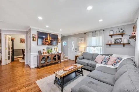 4 Pine Street Holtsville NY 11742