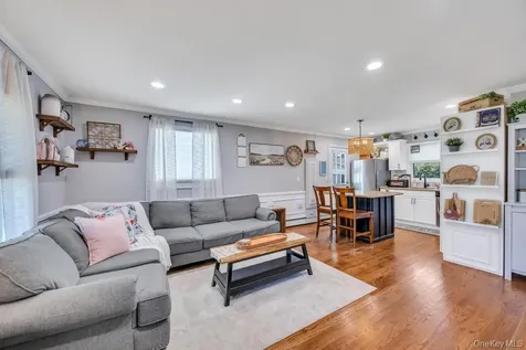4 Pine Street Holtsville NY 11742