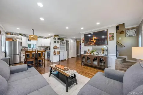 4 Pine Street Holtsville NY 11742
