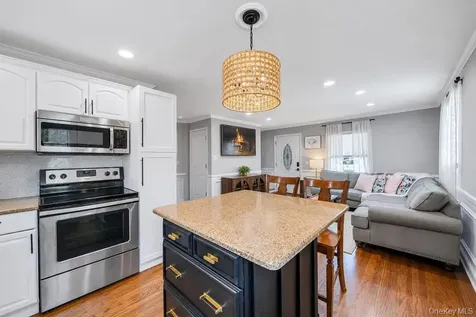4 Pine Street Holtsville NY 11742