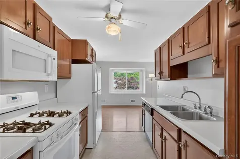 10 Squires Gate Poughkeepsie NY 12603