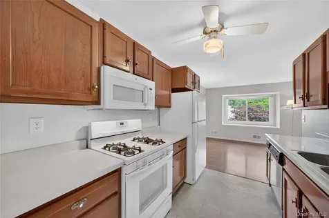 10 Squires Gate Poughkeepsie NY 12603