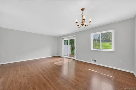 10 Squires Gate Poughkeepsie NY 12603