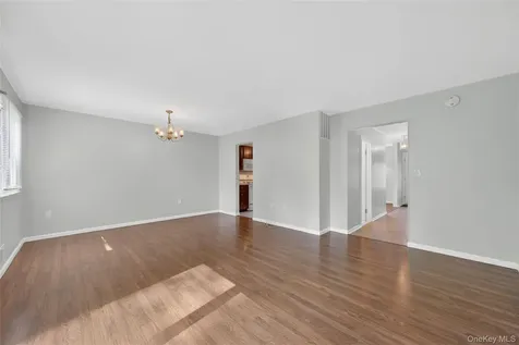 10 Squires Gate Poughkeepsie NY 12603
