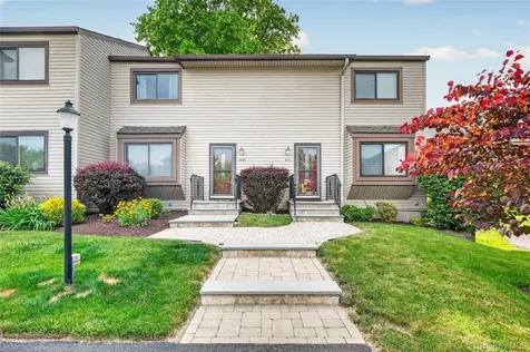10 Squires Gate Poughkeepsie NY 12603