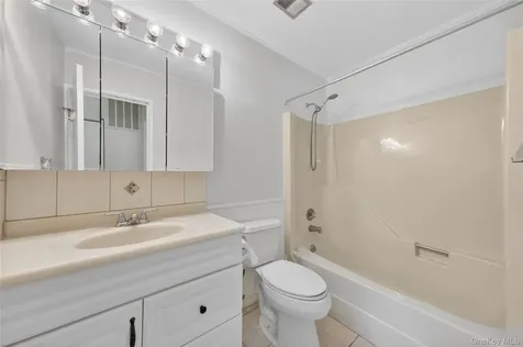 10 Squires Gate Poughkeepsie NY 12603