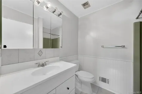10 Squires Gate Poughkeepsie NY 12603