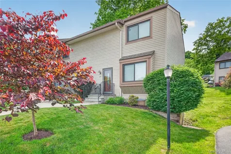 10 Squires Gate Poughkeepsie NY 12603