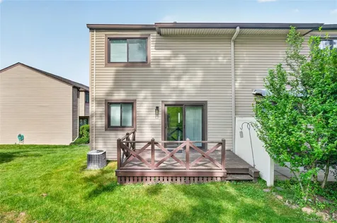 10 Squires Gate Poughkeepsie NY 12603