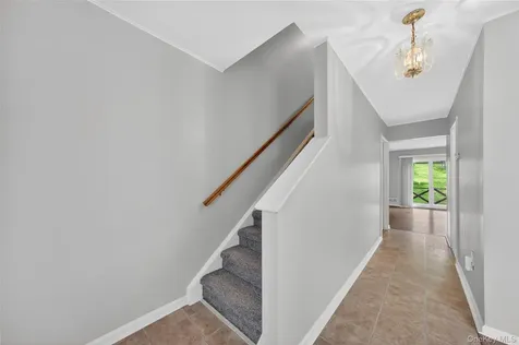 10 Squires Gate Poughkeepsie NY 12603