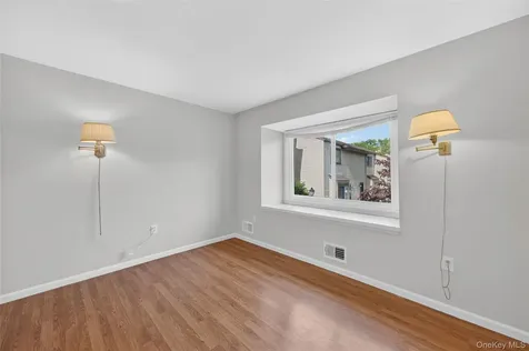 10 Squires Gate Poughkeepsie NY 12603