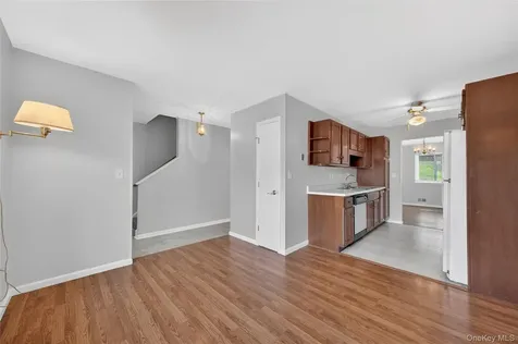 10 Squires Gate Poughkeepsie NY 12603