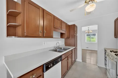 10 Squires Gate Poughkeepsie NY 12603