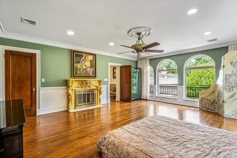 952 Cedar Swamp Old Brookville NY 11545