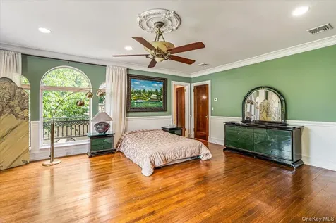 952 Cedar Swamp Old Brookville NY 11545