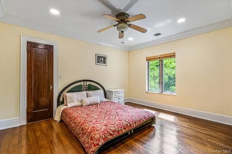 952 Cedar Swamp Old Brookville NY 11545