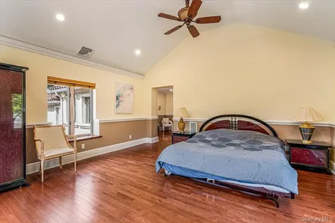 952 Cedar Swamp Old Brookville NY 11545