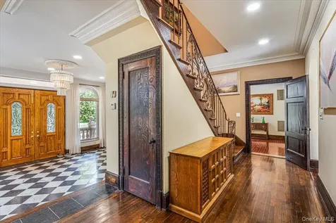 952 Cedar Swamp Old Brookville NY 11545