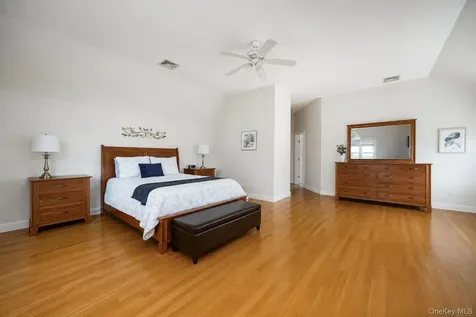 12 Nichris Lane Staatsburg NY 12580