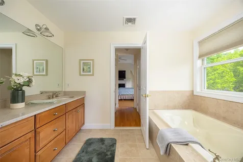 12 Nichris Lane Staatsburg NY 12580
