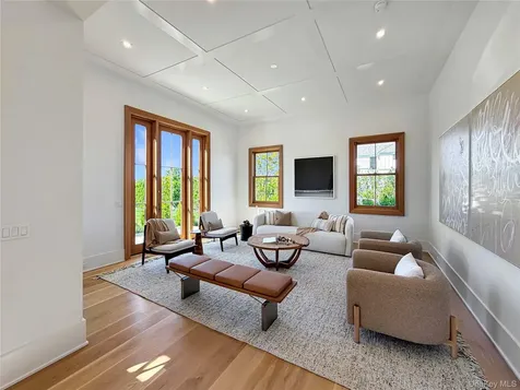 522 Wickapogue Road Southampton NY 11968