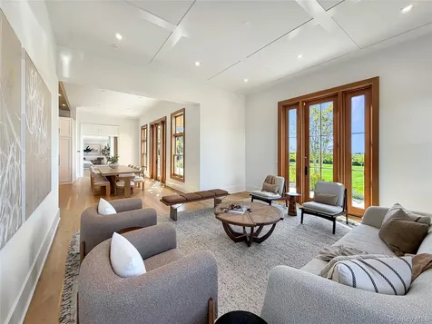 522 Wickapogue Road Southampton NY 11968
