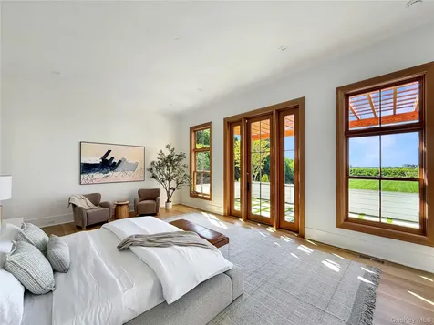 522 Wickapogue Road Southampton NY 11968