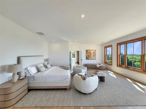522 Wickapogue Road Southampton NY 11968