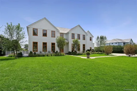 522 Wickapogue Road Southampton NY 11968