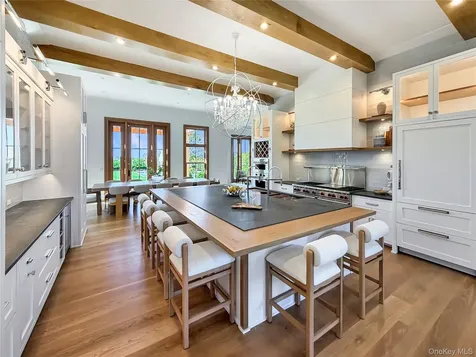522 Wickapogue Road Southampton NY 11968