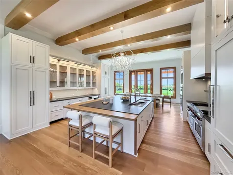 522 Wickapogue Road Southampton NY 11968