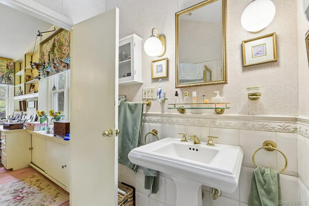 47 Mayfair Drive Huntington NY 11743